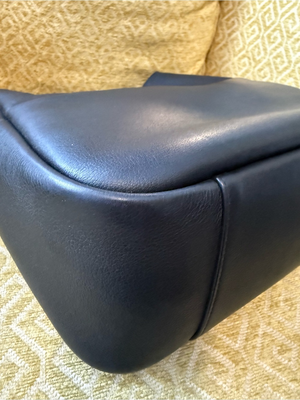Yves Saint Laurent YSL Le 5 A 7 Supple Large Shoulder Hobo Bag in Black Leather - Picture 12 of 16